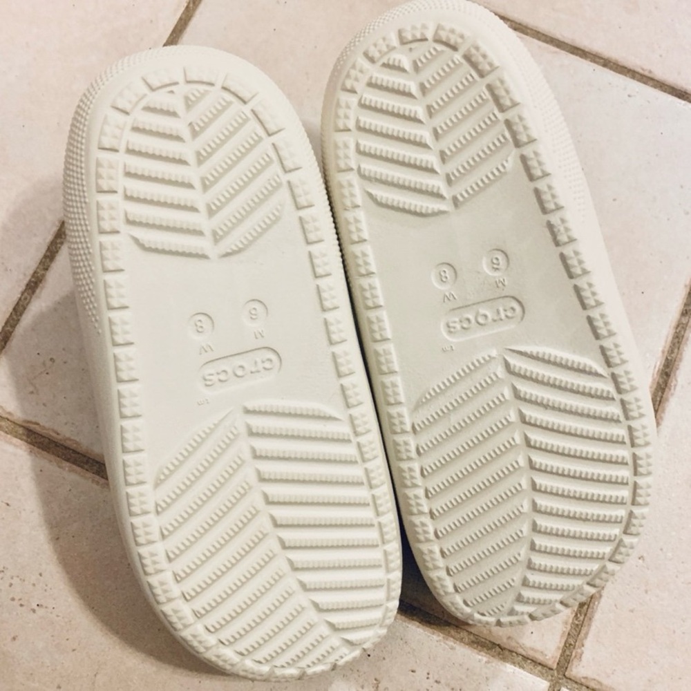 CROCS Vegan Suede Moc - Picture 4 of 10